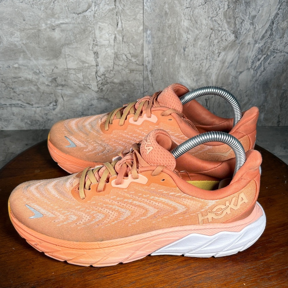 Hoka One One Arahi 6 Women’s Size 8 Pink Athletic Shoes